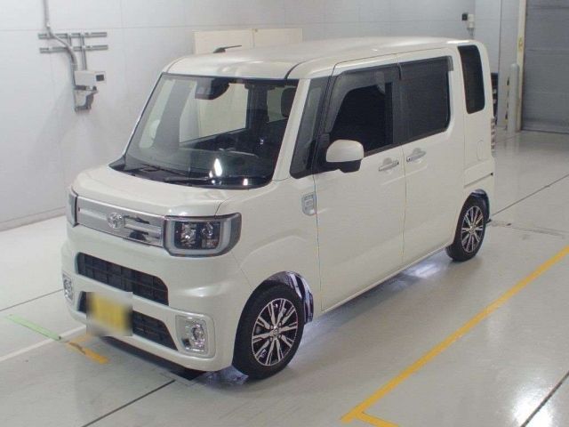 3079 Toyota Pixis mega LA700A 2019 г. (CAA Chubu)